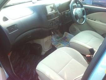 2002 Toyota Raum Images