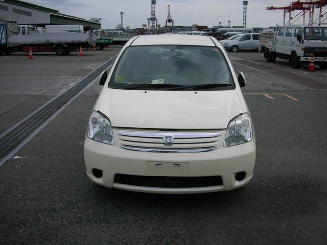 2003 Toyota Raum