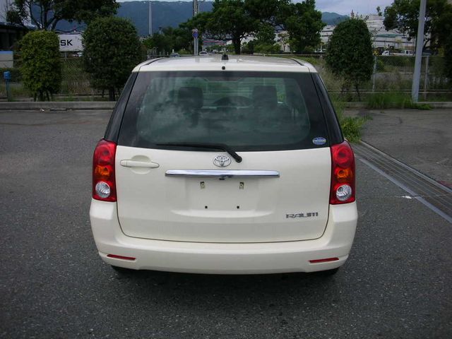 2003 Toyota Raum