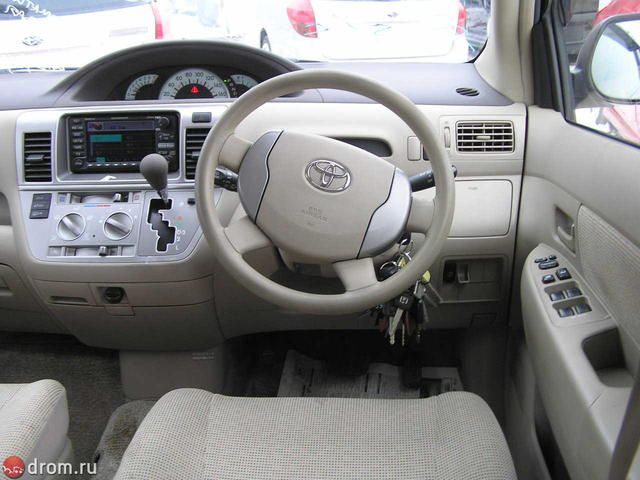 2003 Toyota Raum