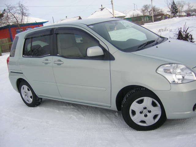 2003 Toyota Raum