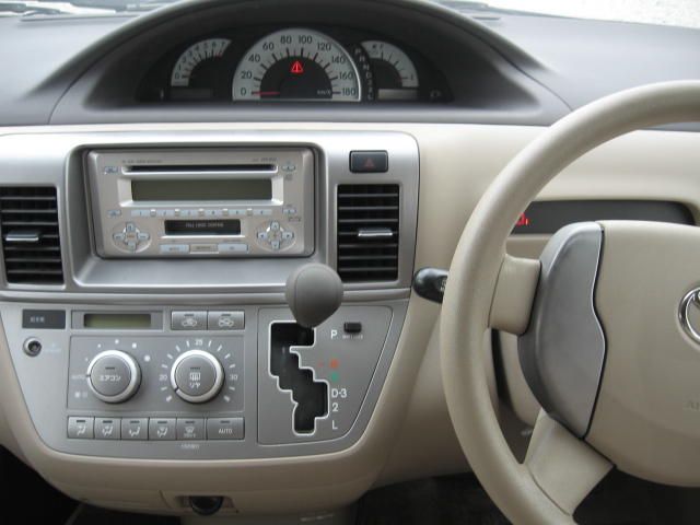 2003 Toyota Raum