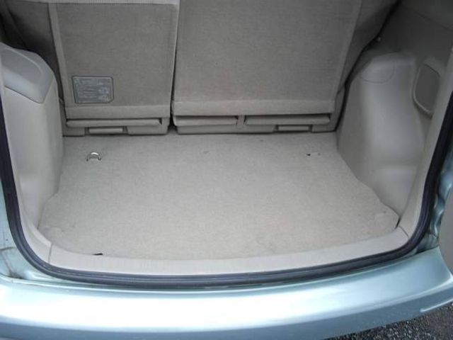 2003 Toyota Raum