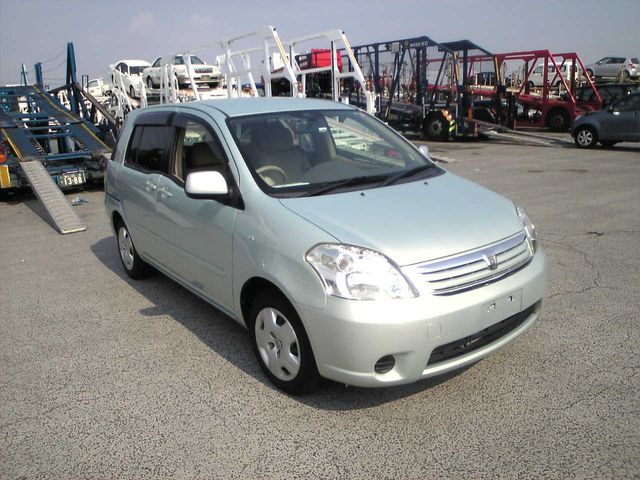 2003 Toyota Raum