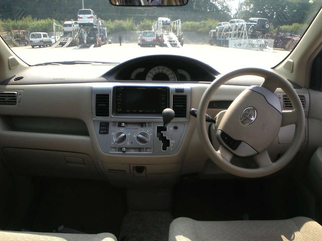 2003 Toyota Raum