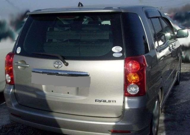 2003 Toyota Raum