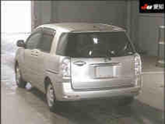 2003 Toyota Raum