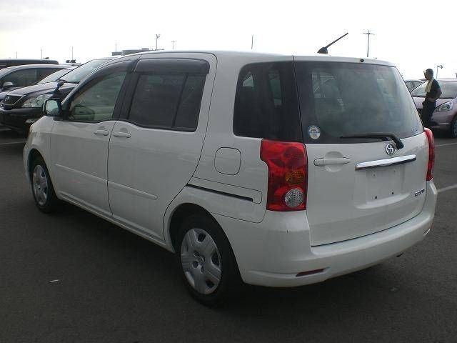 2003 Toyota Raum