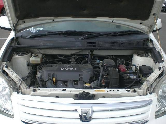 2003 Toyota Raum