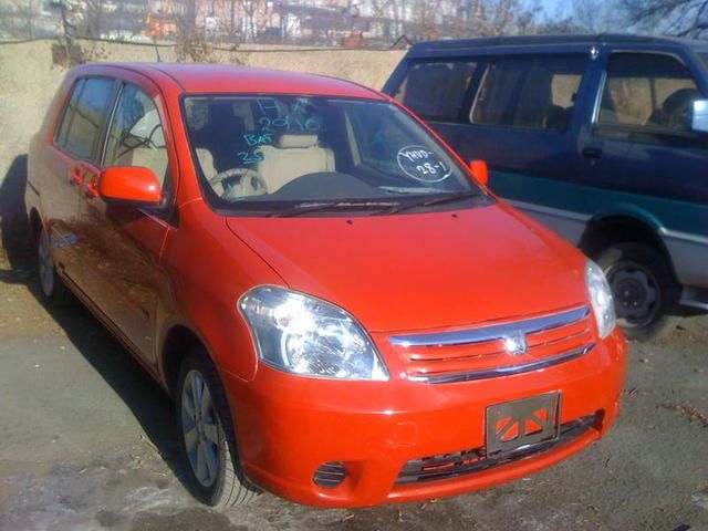 2003 Toyota Raum