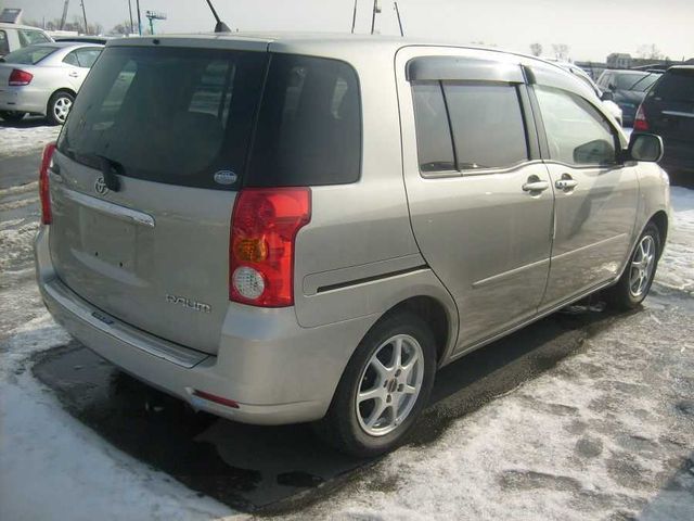 2003 Toyota Raum