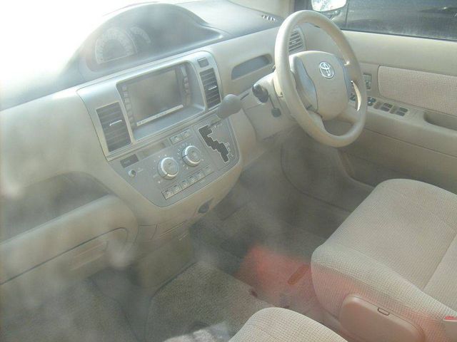 2003 Toyota Raum