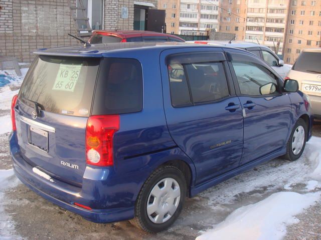 2003 Toyota Raum
