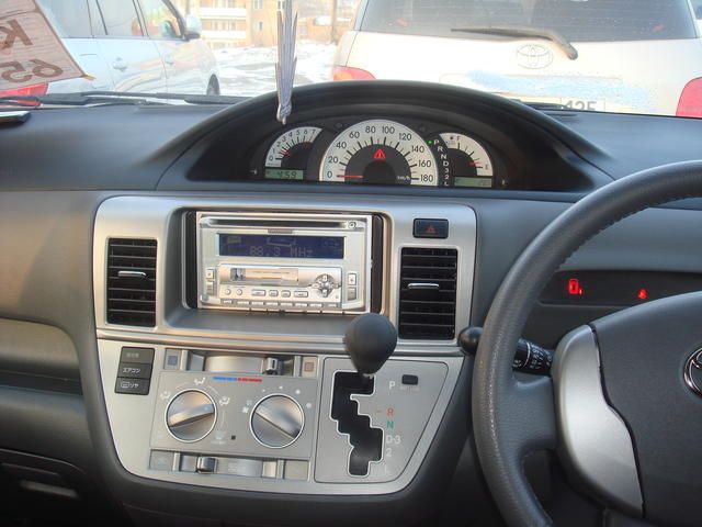 2003 Toyota Raum