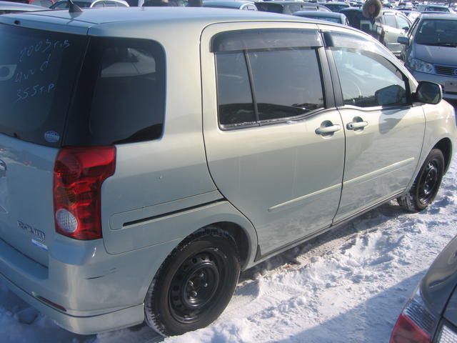2003 Toyota Raum