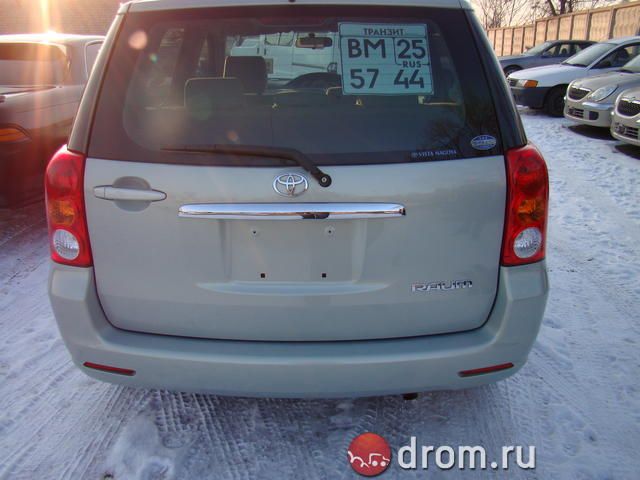 2003 Toyota Raum