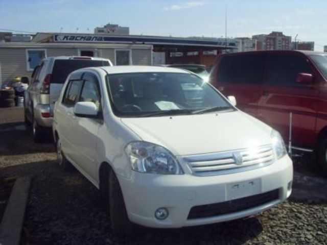 2003 Toyota Raum