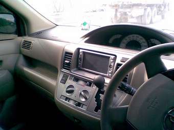 2003 Toyota Raum