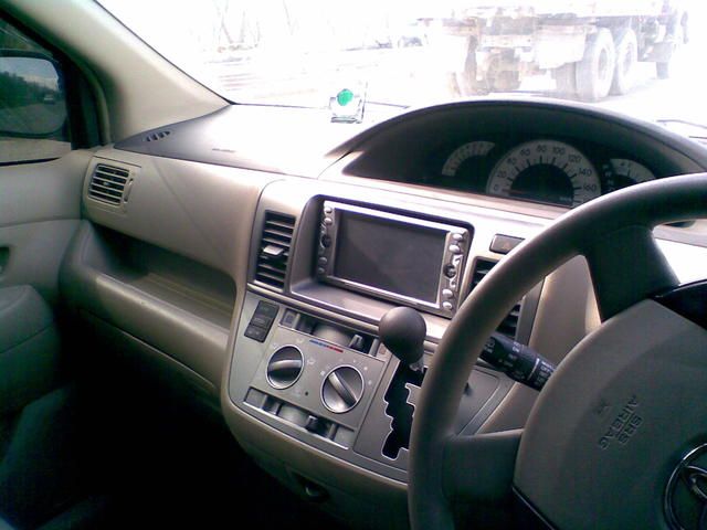 2003 Toyota Raum