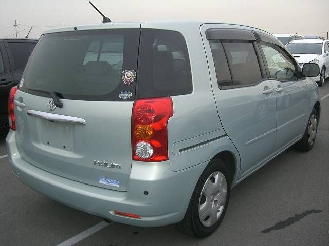 2003 Toyota Raum