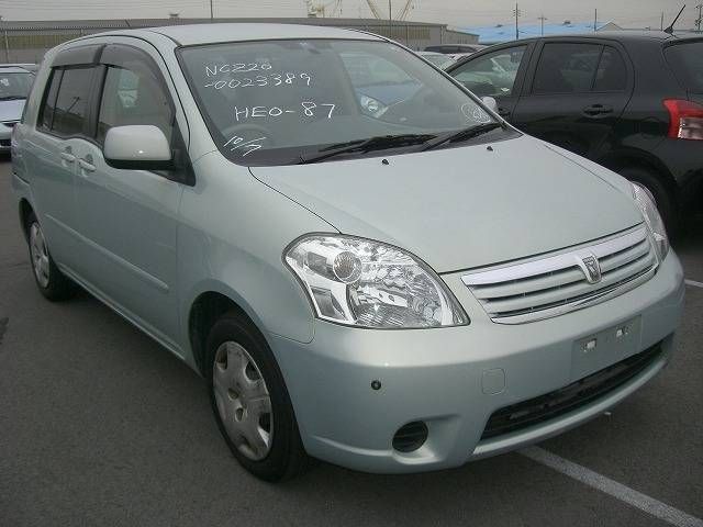 2003 Toyota Raum