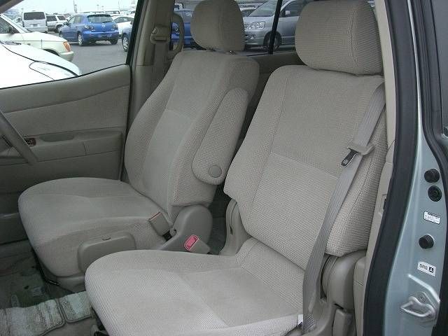 2003 Toyota Raum