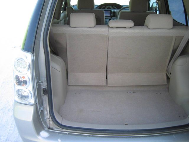2003 Toyota Raum