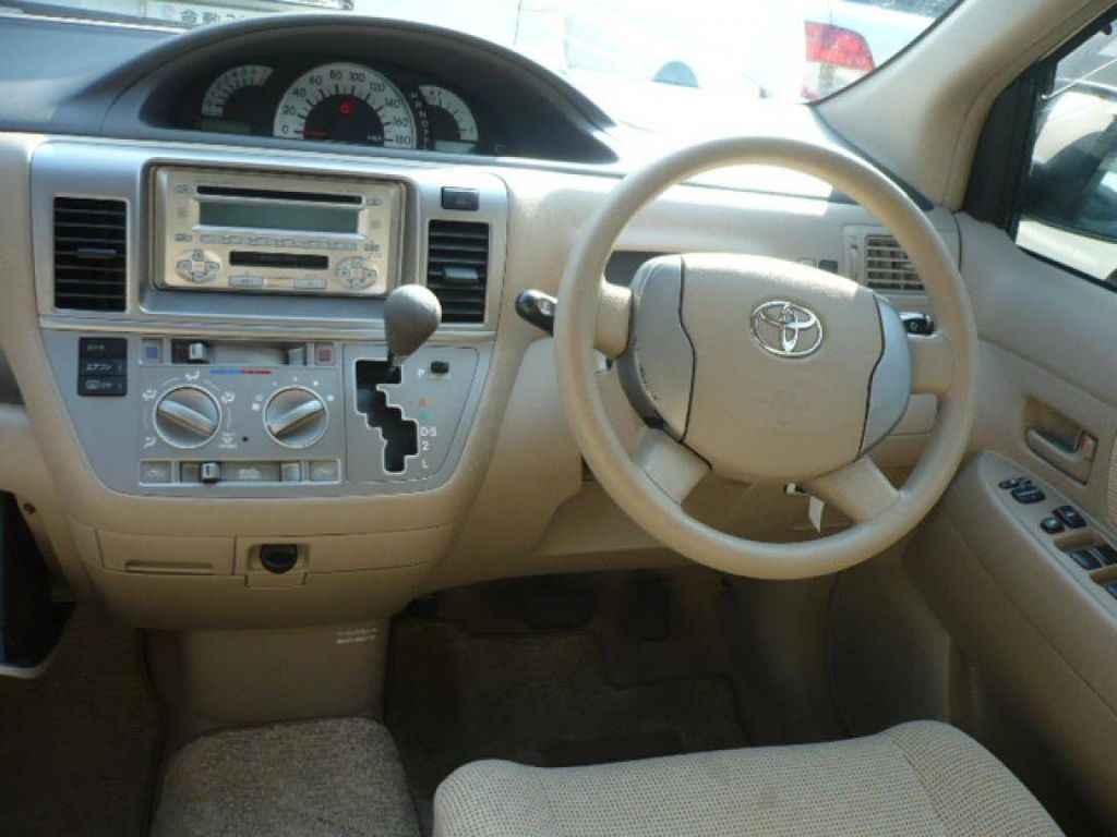 2003 Toyota Raum