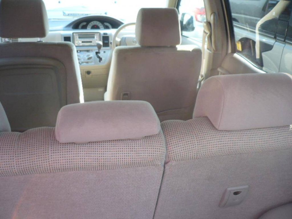 2003 Toyota Raum