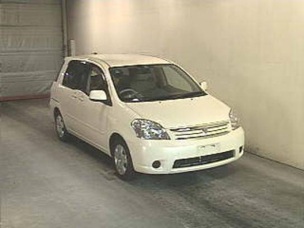 2003 Toyota Raum