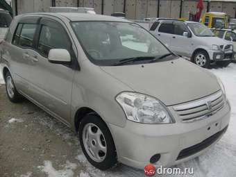 2003 Toyota Raum