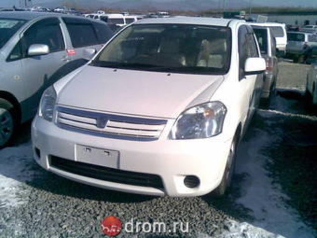 2003 Toyota Raum