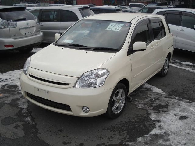 2003 Toyota Raum