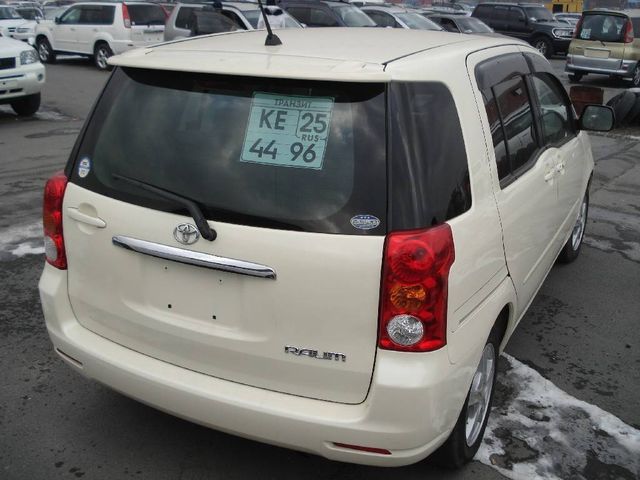 2003 Toyota Raum