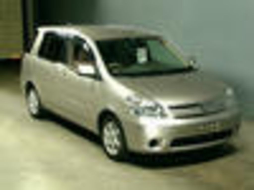 2003 Toyota Raum