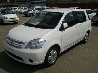 2003 Toyota Raum