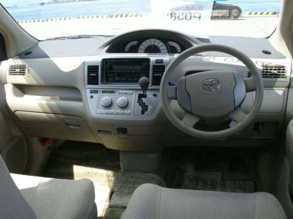 2003 Toyota Raum