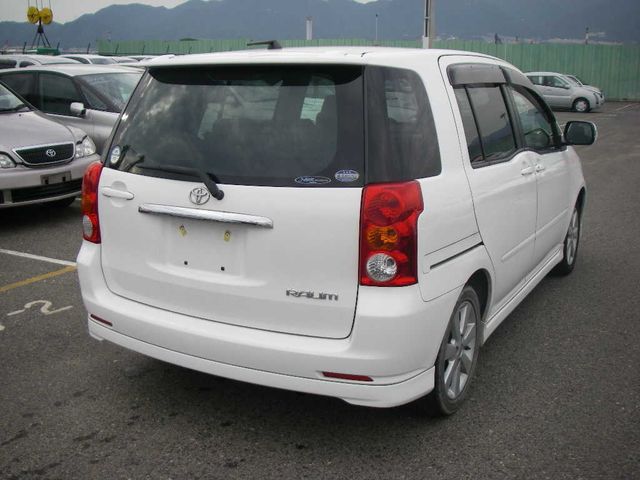 2003 Toyota Raum