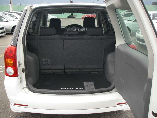 2003 Toyota Raum