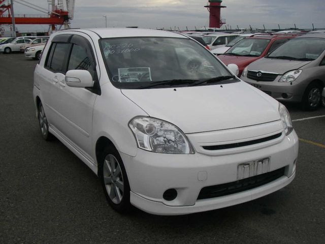 2003 Toyota Raum