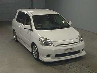 2003 Toyota Raum