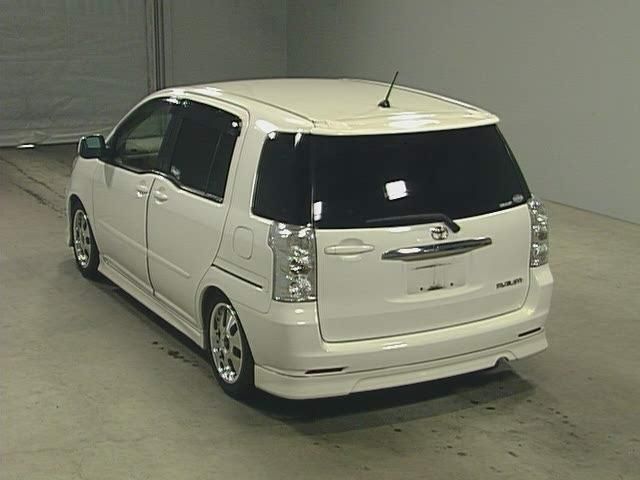 2003 Toyota Raum