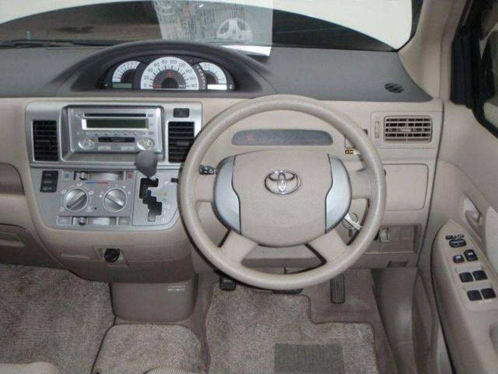 2003 Toyota Raum