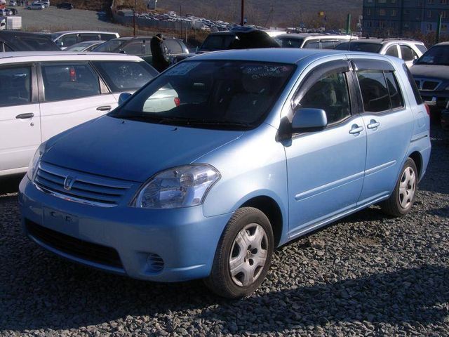 2003 Toyota Raum