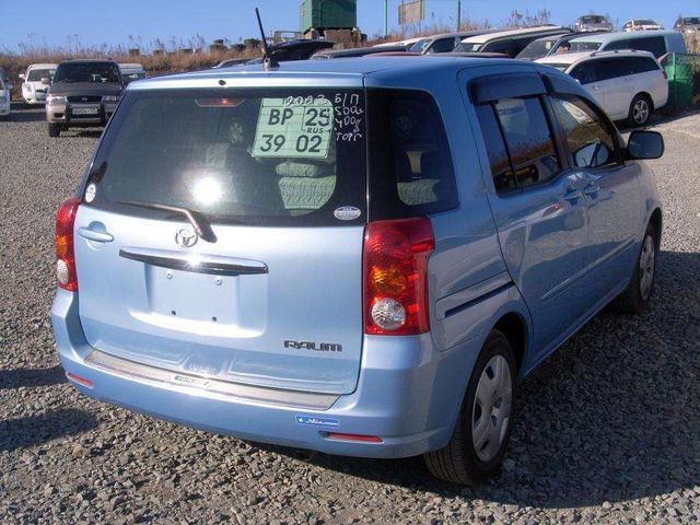 2003 Toyota Raum