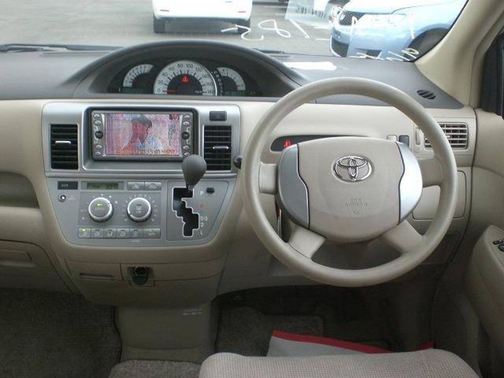 2003 Toyota Raum