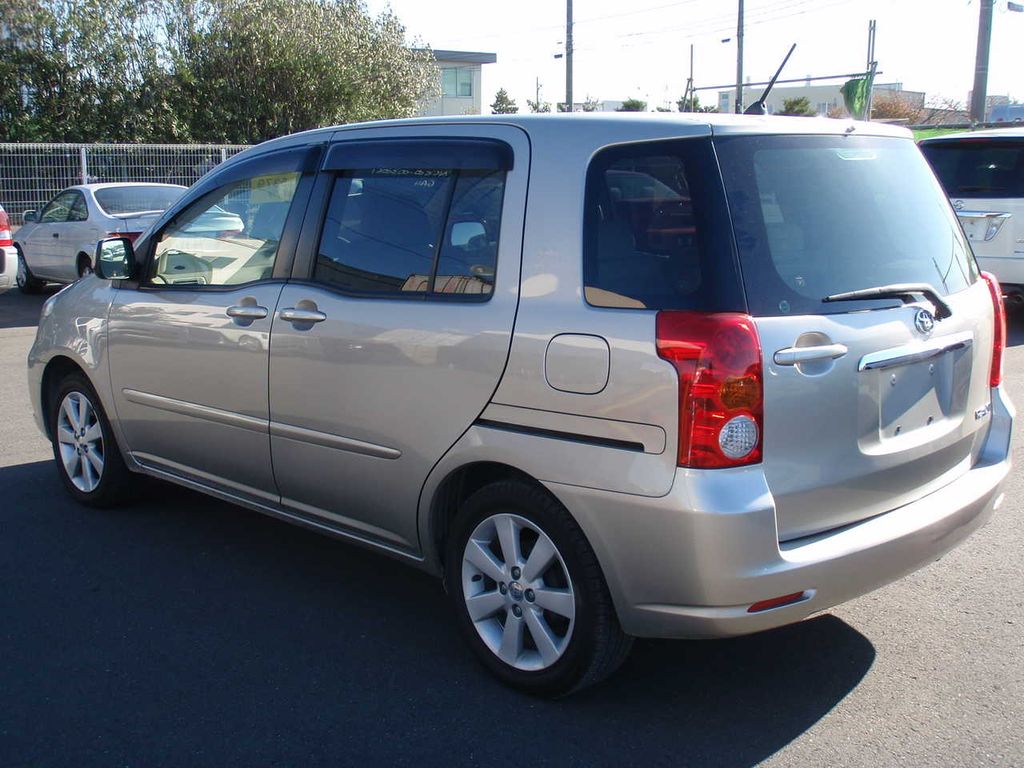 2003 Toyota Raum