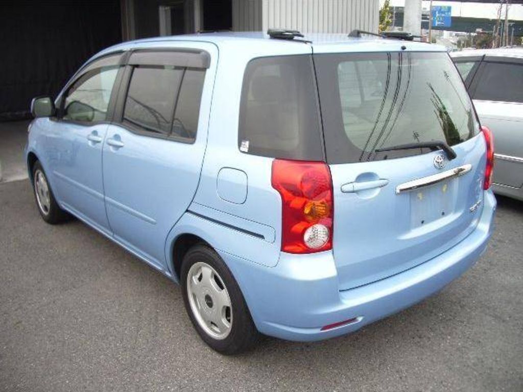 2003 Toyota Raum