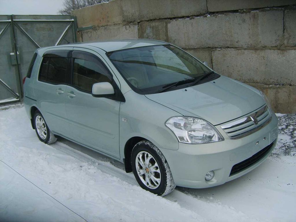 2003 Toyota Raum