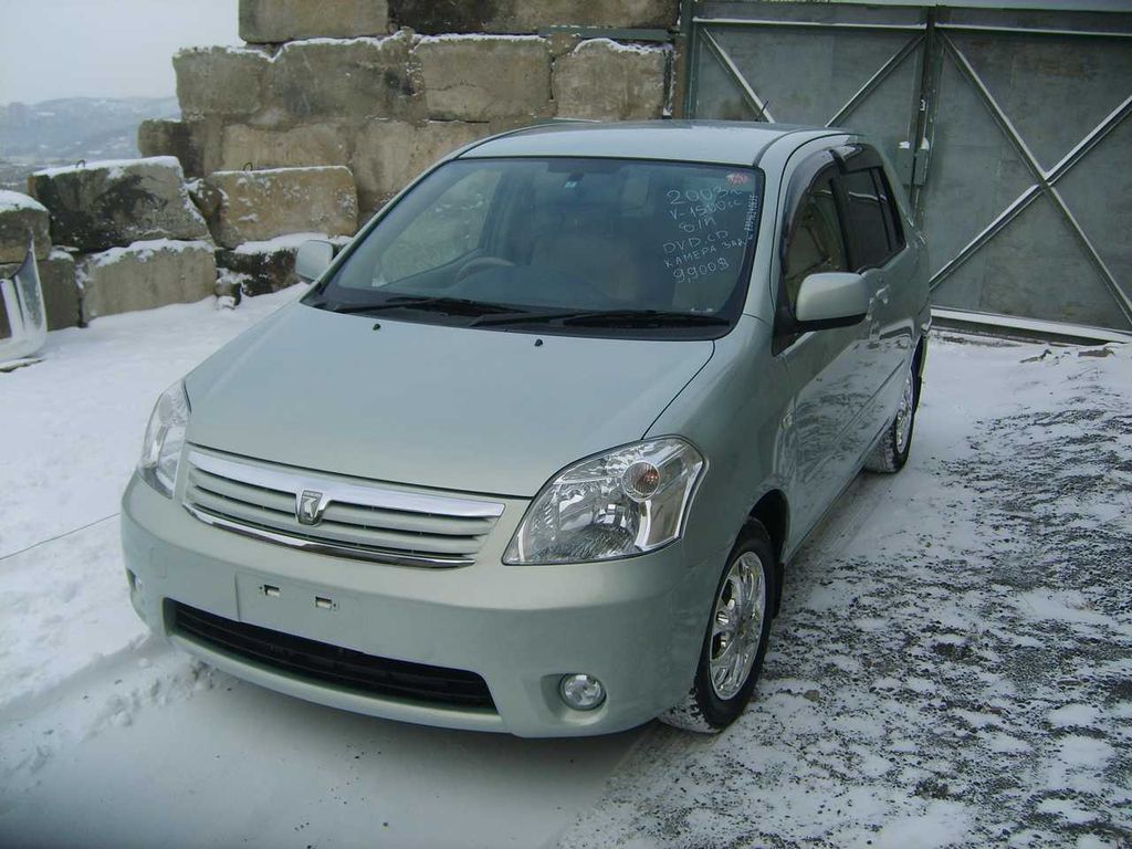 2003 Toyota Raum